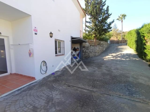 5 makuuhuone Huvila myytävänä paikassa Sotogrande Alto, San Roque mukana uima-altaan - 980 000 € (Ref: 8799825)