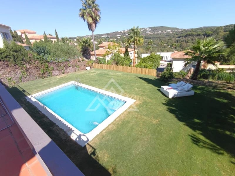 5 slaapkamer Villa te koop in Sotogrande met zwembad - € 980.000 (Ref: 8799825)