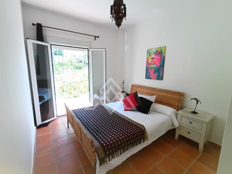 5 slaapkamer Villa te koop in Sotogrande met zwembad - € 980.000 (Ref: 8799825)