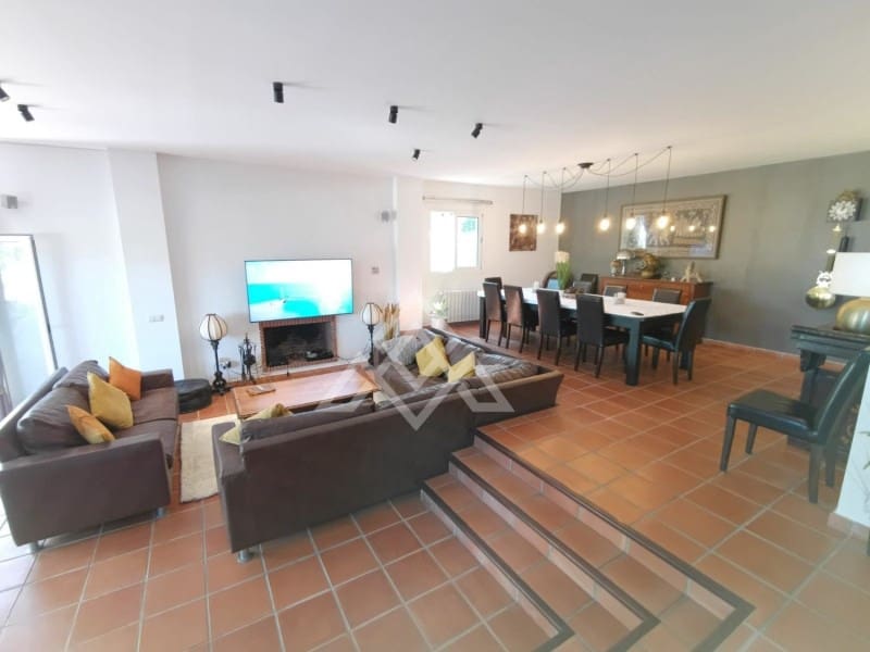 5 slaapkamer Villa te koop in Sotogrande met zwembad - € 980.000 (Ref: 8799825)