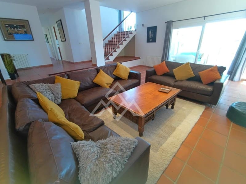 5 slaapkamer Villa te koop in Sotogrande met zwembad - € 980.000 (Ref: 8799825)