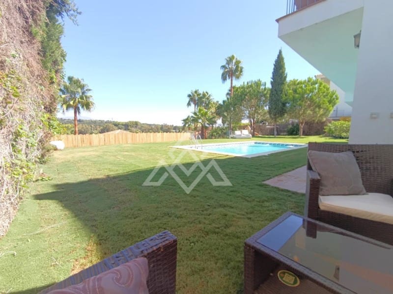 5 slaapkamer Villa te koop in Sotogrande met zwembad - € 980.000 (Ref: 8799825)