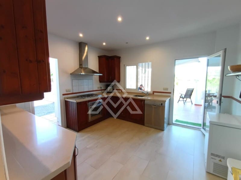 5 slaapkamer Villa te koop in Sotogrande met zwembad - € 980.000 (Ref: 8799825)