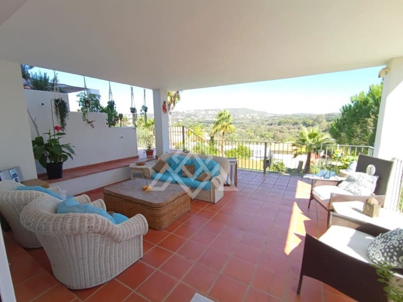 5 slaapkamer Villa te koop in Sotogrande met zwembad - € 980.000 (Ref: 8799825)