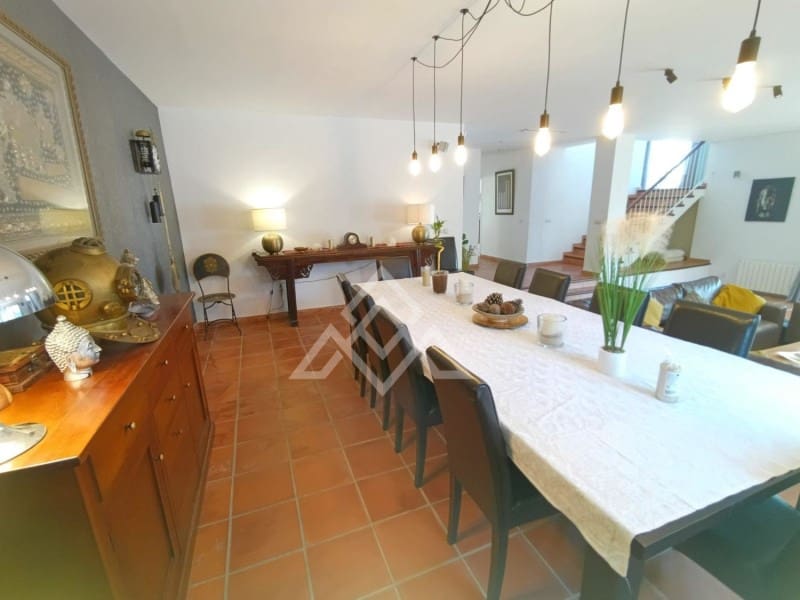 5 slaapkamer Villa te koop in Sotogrande met zwembad - € 980.000 (Ref: 8799825)