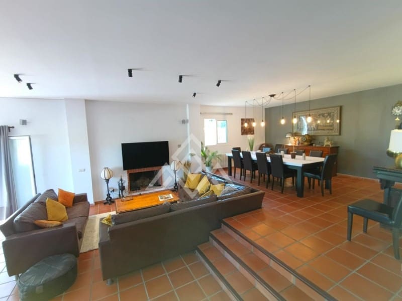 5 slaapkamer Villa te koop in Sotogrande met zwembad - € 980.000 (Ref: 8799825)