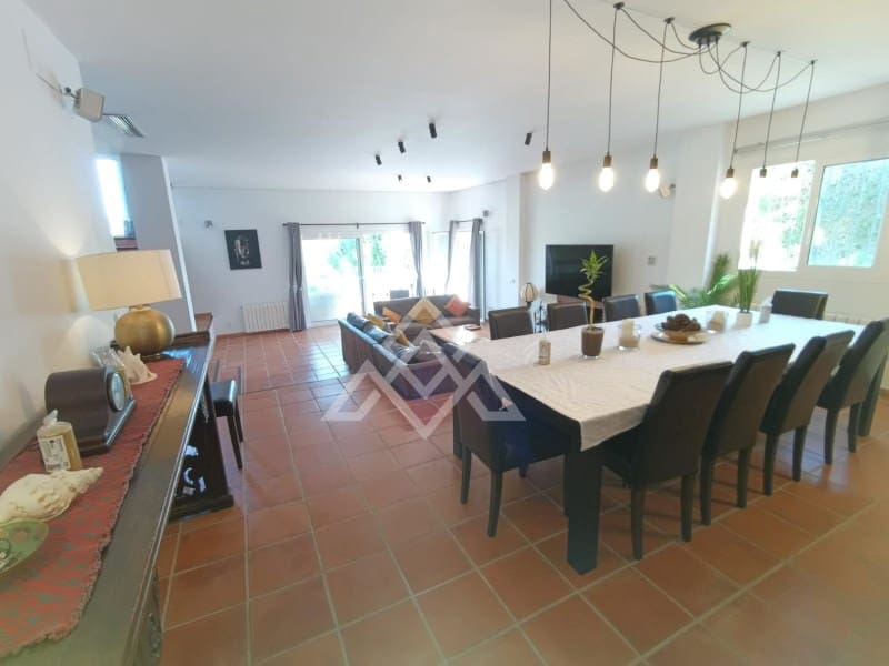 5 slaapkamer Villa te koop in Sotogrande met zwembad - € 980.000 (Ref: 8799825)