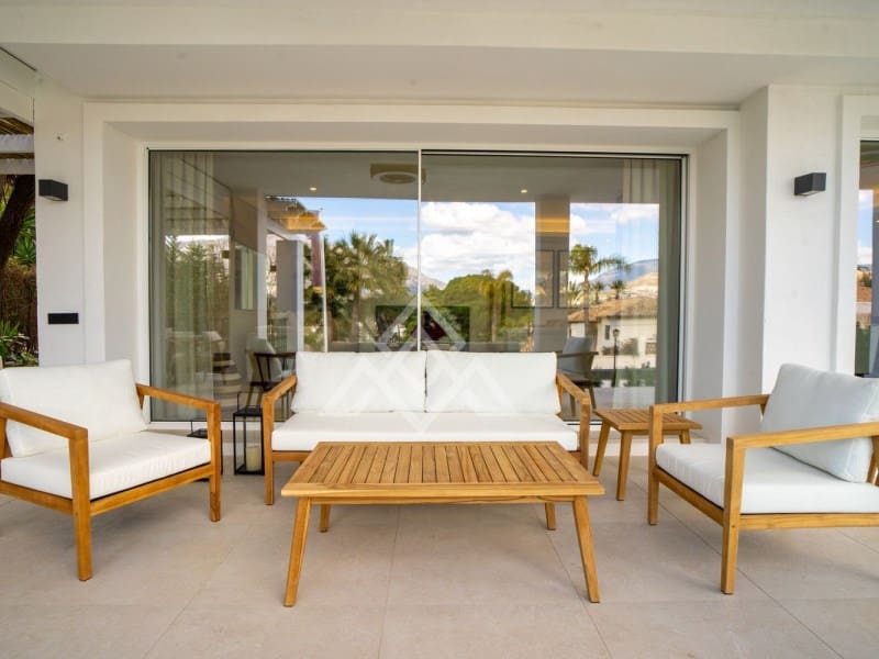 5 sypialnia Willa na sprzedaż w Nueva Andalucia z basenem - 2 950 000 € (Ref: 8799835)