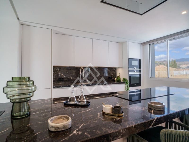 5 sypialnia Willa na sprzedaż w Nueva Andalucia z basenem - 2 950 000 € (Ref: 8799835)