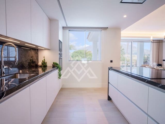 5 sypialnia Willa na sprzedaż w Las Brisas, Marbella z basenem - 2 950 000 € (Ref: 8799835)