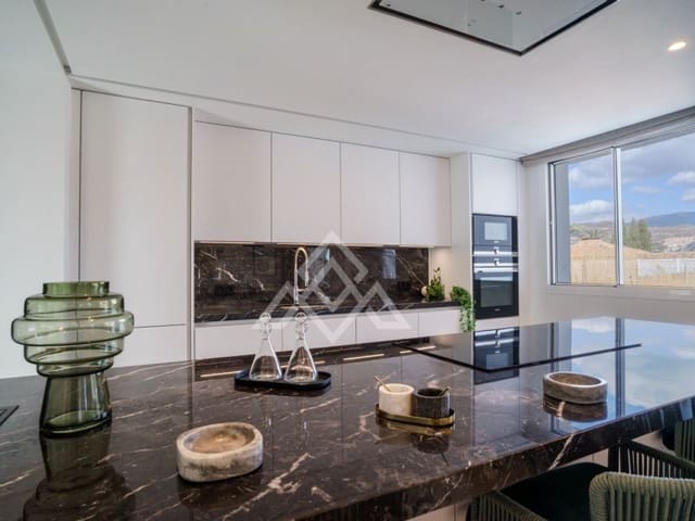 5 sypialnia Willa na sprzedaż w Las Brisas, Marbella z basenem - 2 950 000 € (Ref: 8799835)