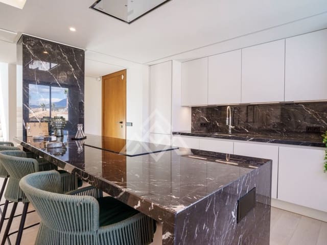 5 sypialnia Willa na sprzedaż w Las Brisas, Marbella z basenem - 2 950 000 € (Ref: 8799835)