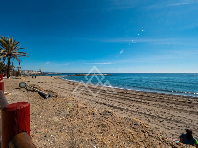 2 soveværelse Lejlighed til salg i Nueva Andalucia med swimmingpool - € 1.575.000 (Ref: 8799839)