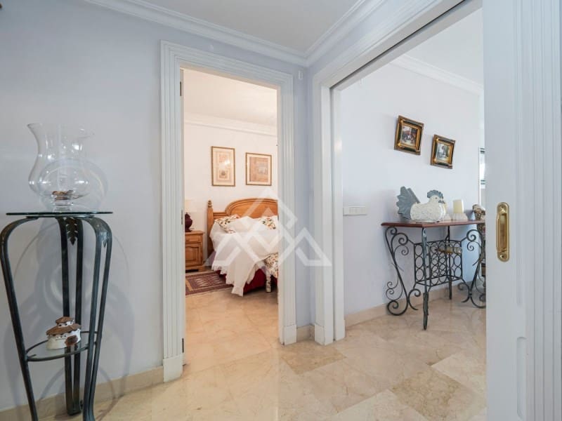 2 soveværelse Lejlighed til salg i Nueva Andalucia med swimmingpool - € 1.575.000 (Ref: 8799839)