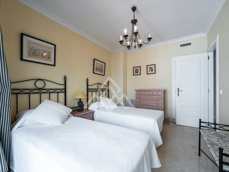 2 soveværelse Lejlighed til salg i Nueva Andalucia med swimmingpool - € 1.575.000 (Ref: 8799839)