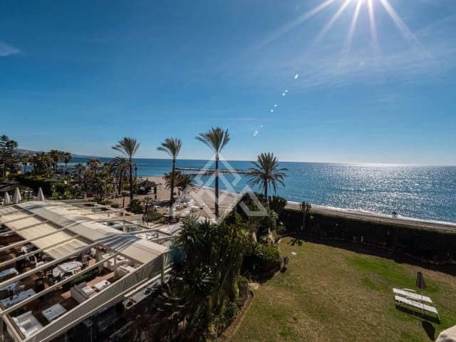 2 soveværelse Lejlighed til salg i Puerto Banus, Marbella med swimmingpool - € 1.575.000 (Ref: 8799839)
