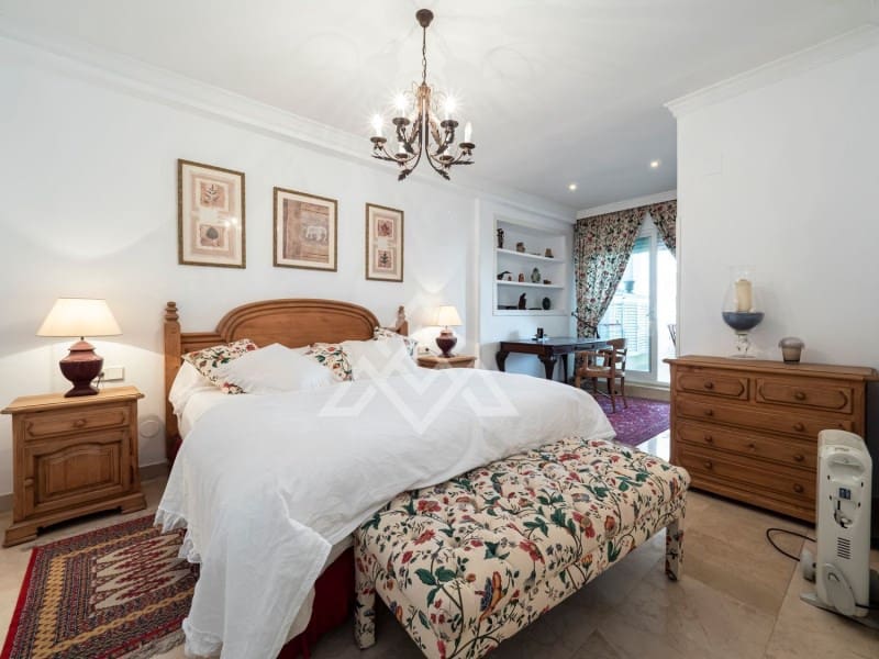 2 soveværelse Lejlighed til salg i Nueva Andalucia med swimmingpool - € 1.575.000 (Ref: 8799839)