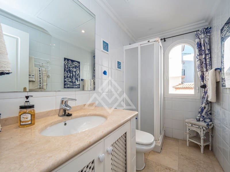 2 soveværelse Lejlighed til salg i Nueva Andalucia med swimmingpool - € 1.575.000 (Ref: 8799839)