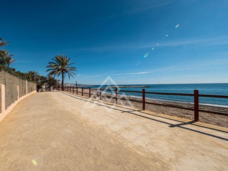 2 soveværelse Lejlighed til salg i Nueva Andalucia med swimmingpool - € 1.575.000 (Ref: 8799839)