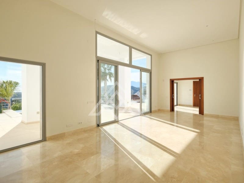 4 soveværelse Villa til salg i Benahavis med swimmingpool - € 2.300.000 (Ref: 8799840)