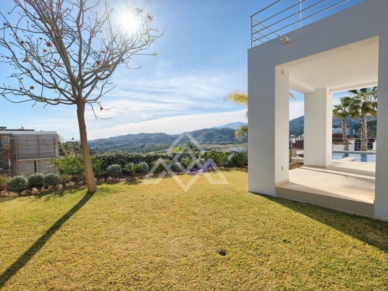 4 soveværelse Villa til salg i Benahavis med swimmingpool - € 2.300.000 (Ref: 8799840)