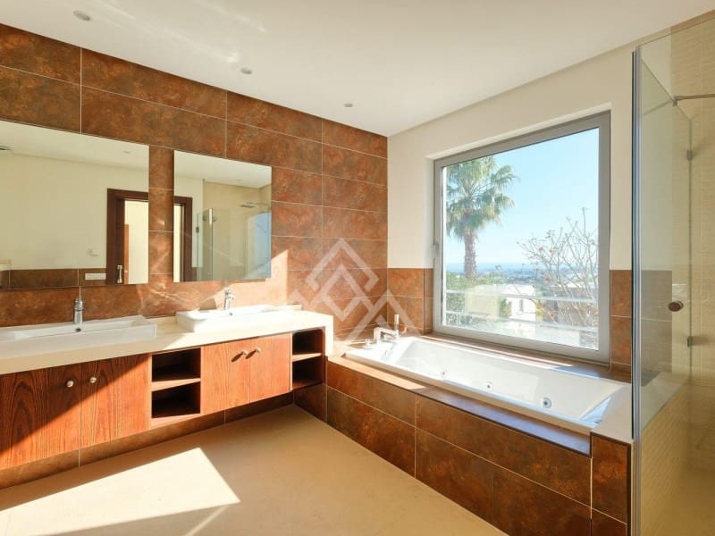 4 soveværelse Villa til salg i Benahavis med swimmingpool - € 2.300.000 (Ref: 8799840)