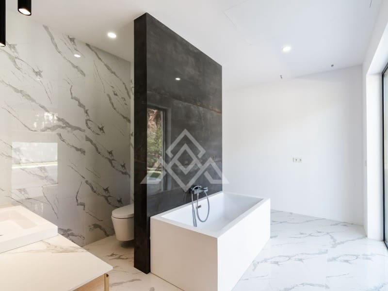 6 soveværelse Villa til salg i Marbesa med swimmingpool - € 3.600.000 (Ref: 8799842)