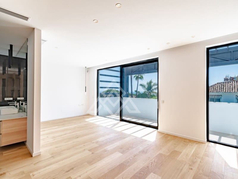 6 soveværelse Villa til salg i Marbesa med swimmingpool - € 3.600.000 (Ref: 8799842)