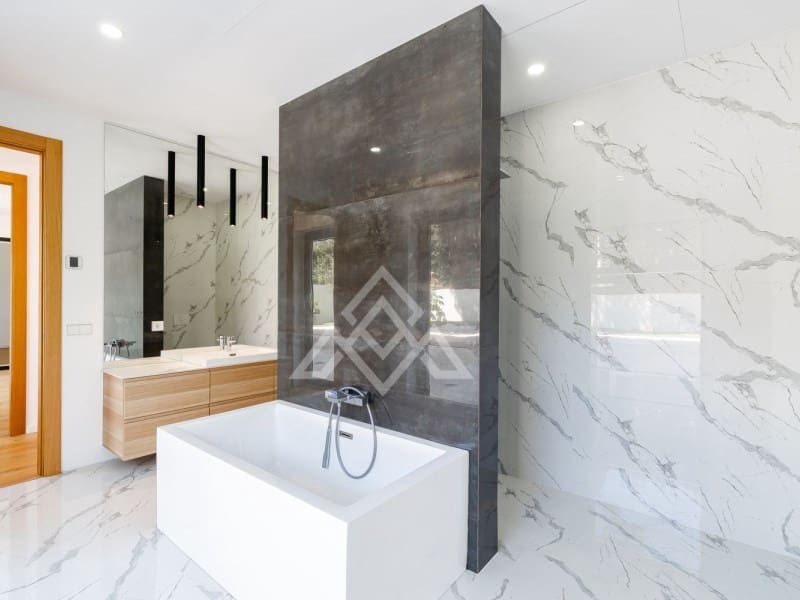 6 soveværelse Villa til salg i Marbesa med swimmingpool - € 3.600.000 (Ref: 8799842)