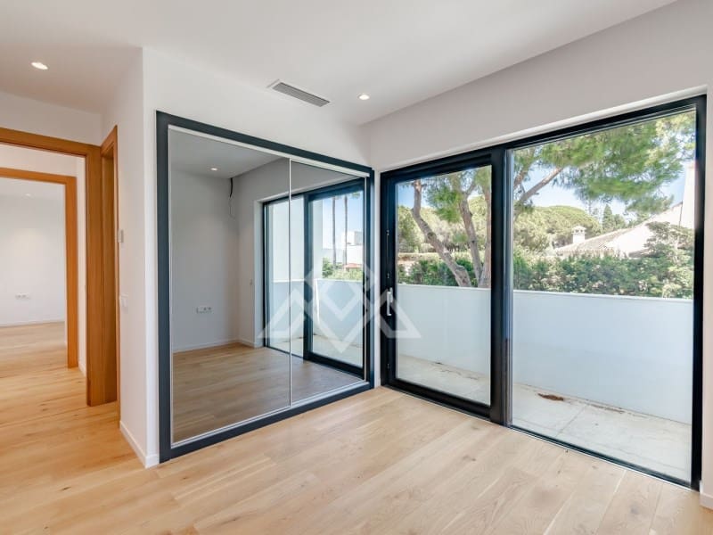 6 soveværelse Villa til salg i Marbesa med swimmingpool - € 3.600.000 (Ref: 8799842)