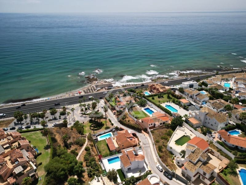 5 soveværelse Villa til salg i Mijas Costa med swimmingpool - € 945.000 (Ref: 8799843)