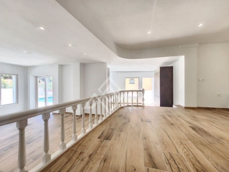 5 soveværelse Villa til salg i Mijas Costa med swimmingpool - € 945.000 (Ref: 8799843)