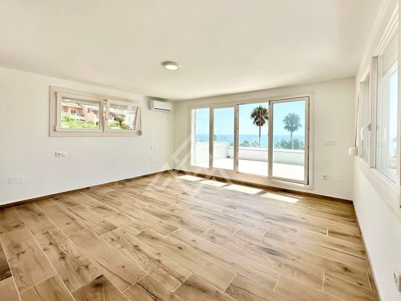 5 soveværelse Villa til salg i Mijas Costa med swimmingpool - € 945.000 (Ref: 8799843)