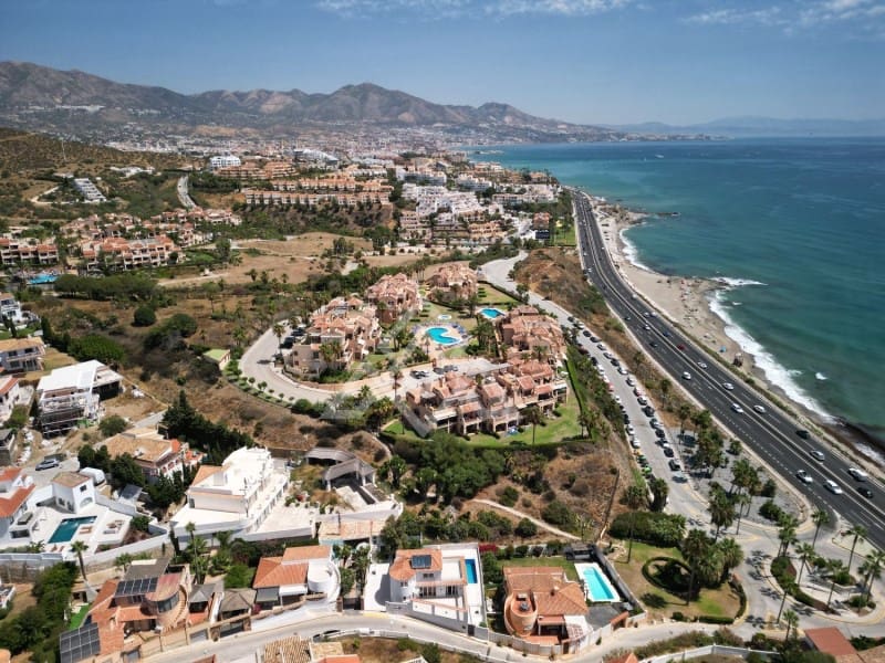 5 soveværelse Villa til salg i Mijas Costa med swimmingpool - € 945.000 (Ref: 8799843)