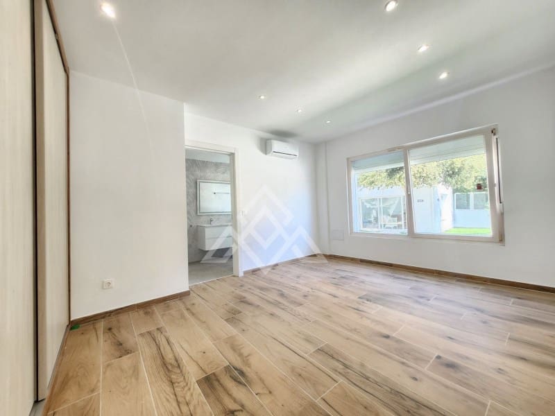 5 soveværelse Villa til salg i Mijas Costa med swimmingpool - € 945.000 (Ref: 8799843)