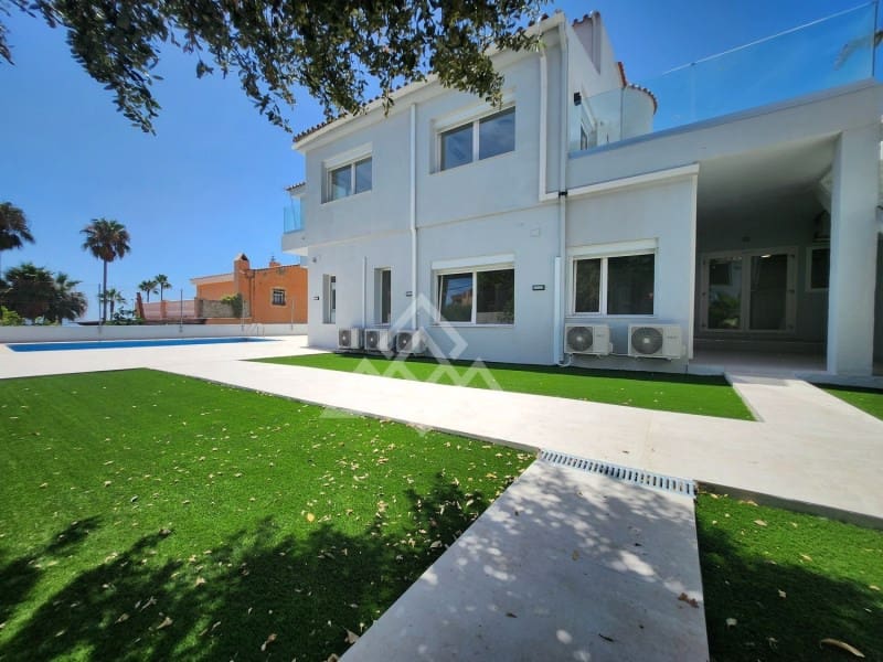 5 soveværelse Villa til salg i Mijas Costa med swimmingpool - € 945.000 (Ref: 8799843)