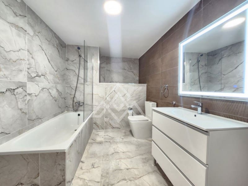 5 soveværelse Villa til salg i Mijas Costa med swimmingpool - € 945.000 (Ref: 8799843)