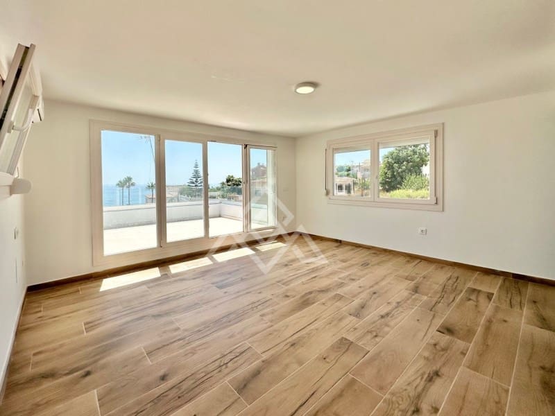 5 soveværelse Villa til salg i Mijas Costa med swimmingpool - € 945.000 (Ref: 8799843)