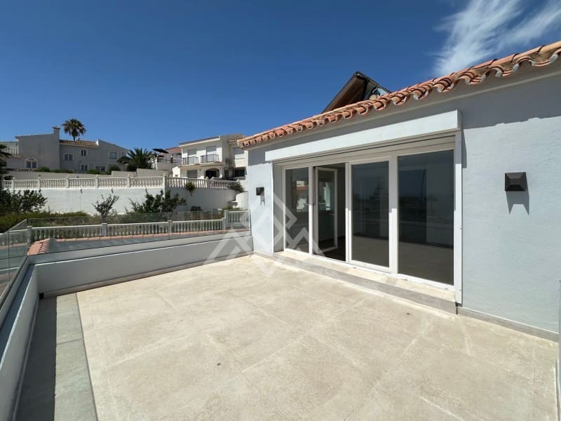 5 soveværelse Villa til salg i Mijas Costa med swimmingpool - € 945.000 (Ref: 8799843)