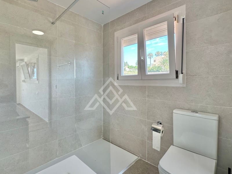 5 soveværelse Villa til salg i Mijas Costa med swimmingpool - € 945.000 (Ref: 8799843)