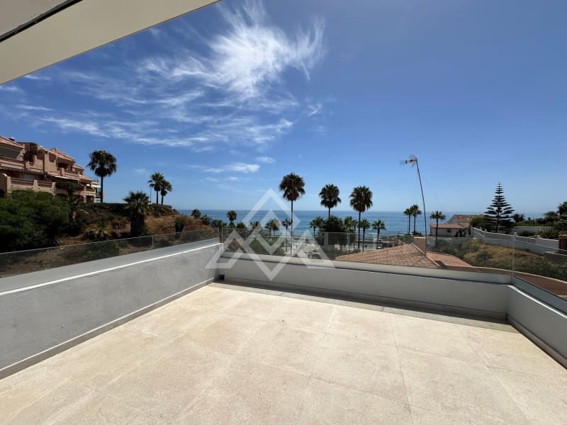 5 soveværelse Villa til salg i Mijas Costa med swimmingpool - € 945.000 (Ref: 8799843)