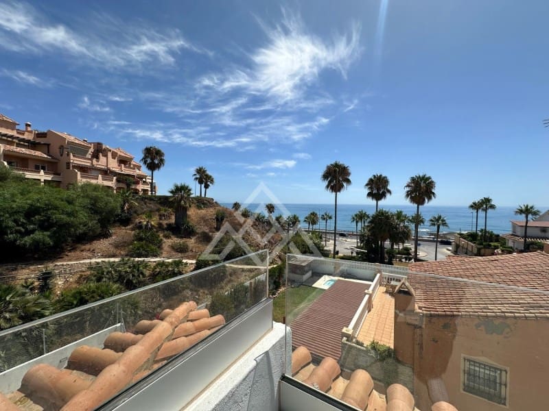 5 soveværelse Villa til salg i Mijas Costa med swimmingpool - € 945.000 (Ref: 8799843)