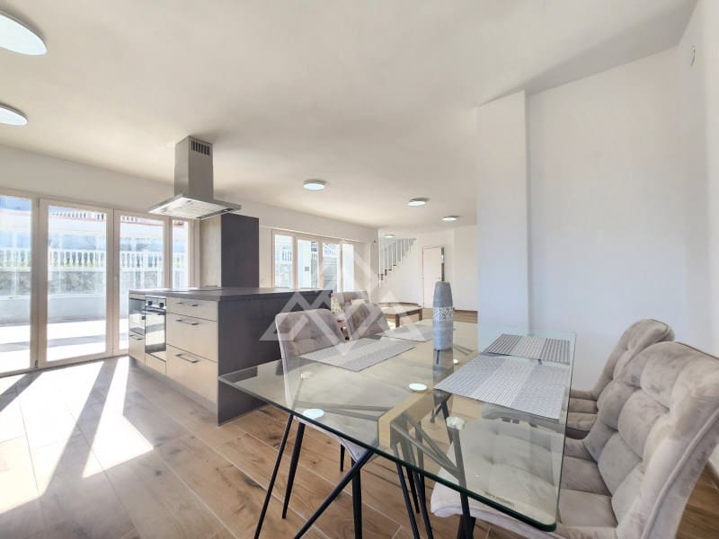 5 soveværelse Villa til salg i Mijas Costa med swimmingpool - € 945.000 (Ref: 8799843)