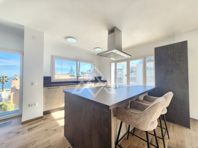 5 soveværelse Villa til salg i Mijas Costa med swimmingpool - € 945.000 (Ref: 8799843)