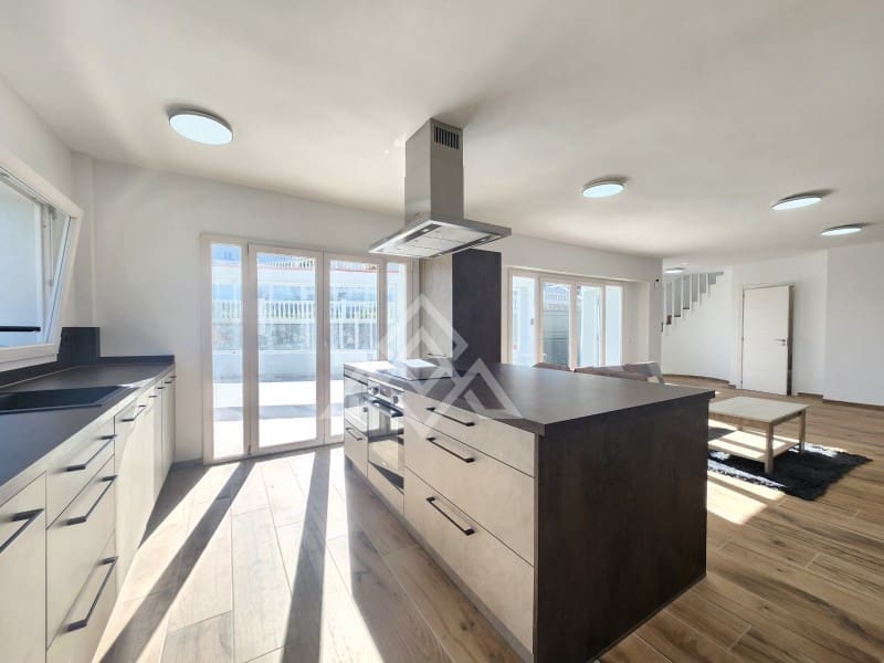 5 soveværelse Villa til salg i Mijas Costa med swimmingpool - € 945.000 (Ref: 8799843)