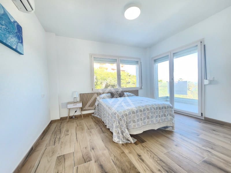 5 soveværelse Villa til salg i Mijas Costa med swimmingpool - € 945.000 (Ref: 8799843)