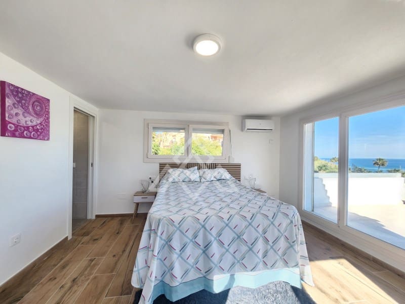 5 soveværelse Villa til salg i Mijas Costa med swimmingpool - € 945.000 (Ref: 8799843)