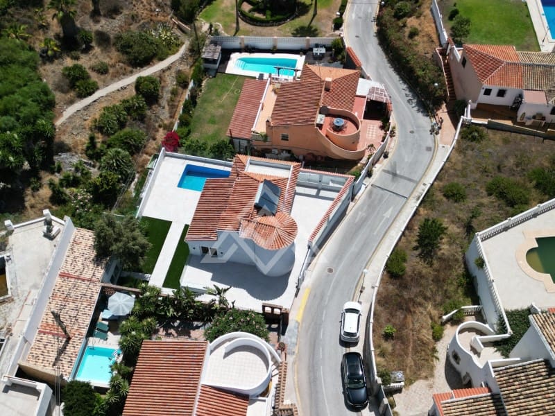 5 bedroom Villa for sale in Mijas Costa with pool - € 945,000 (Ref: 8799843)