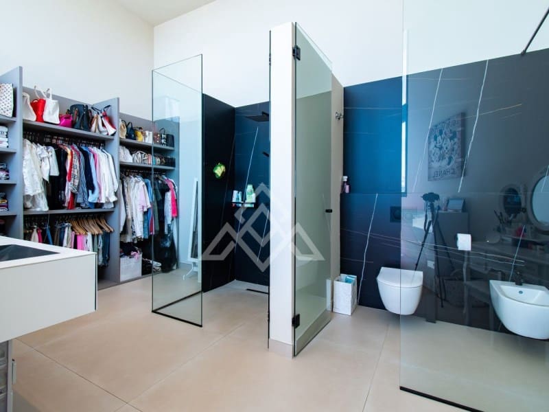 4 sypialnia Willa na sprzedaż w Marbella z basenem garażem - 3 995 000 € (Ref: 8799845)