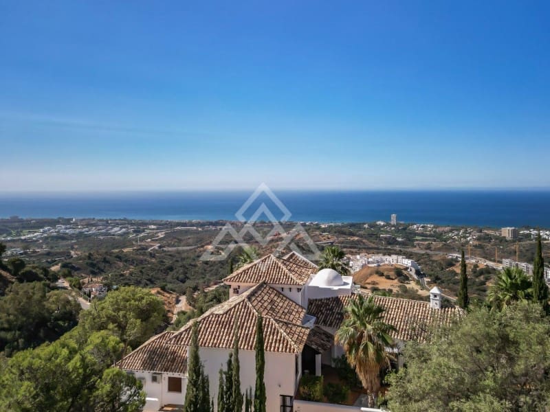 4 sypialnia Willa na sprzedaż w Marbella z basenem garażem - 3 995 000 € (Ref: 8799845)